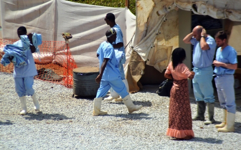 โลกต้องใช้เวลาอย่างน้อย 6 เดือนเพื่อควบคุมการแพร่ระบาดของเชื้อไวรัสอีโบลา